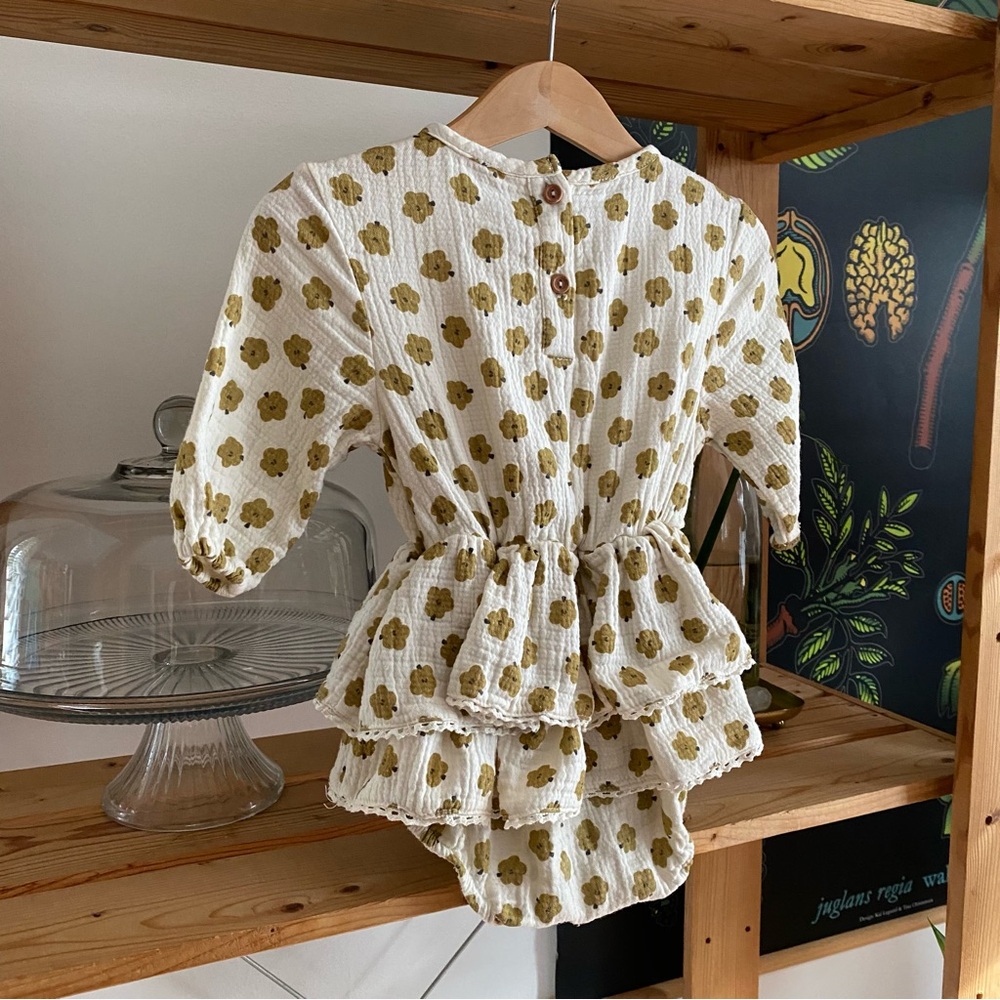 Quincy Mae Floral Rosie Romper in Ditsy Clay Floral Print 6-12m - Picture 9 of 14